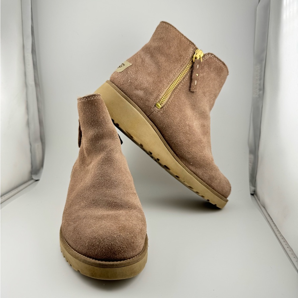 Women’s ugg ankle boots size 5